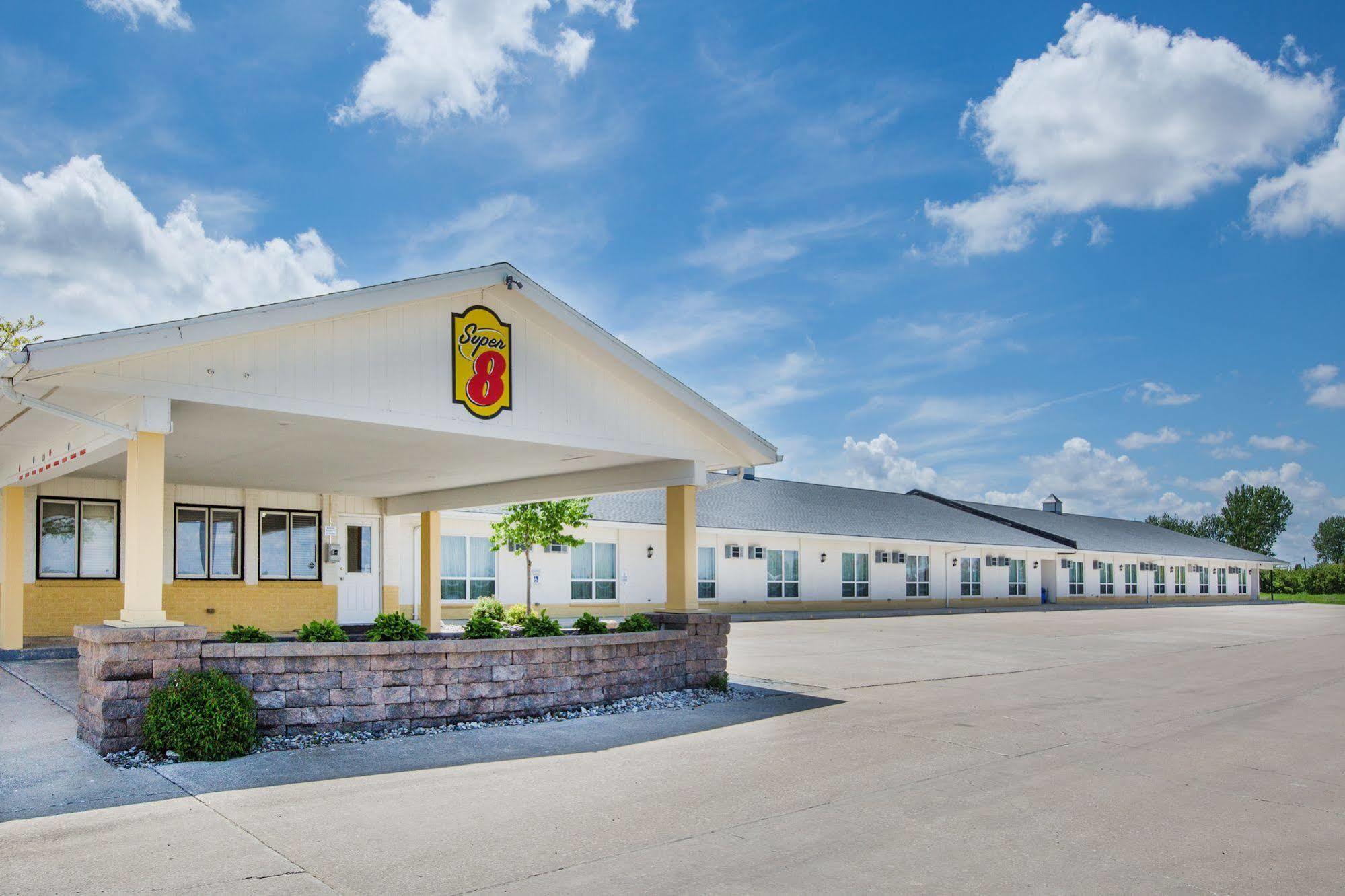 Super 8 By Wyndham Williams Hotel Exterior foto